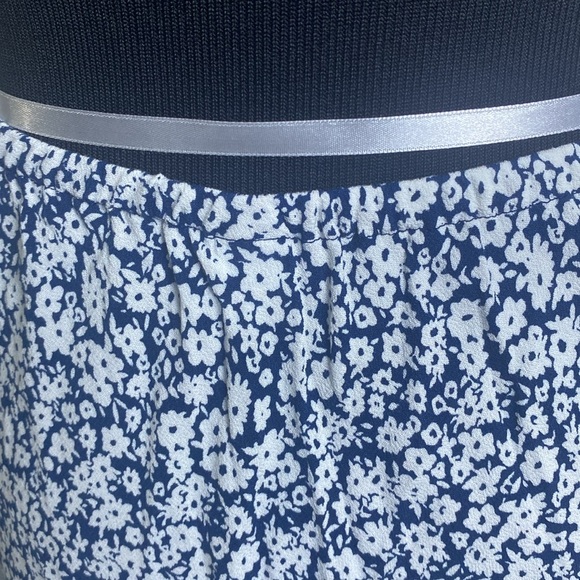 Old Navy Women’s Floral Skirt Navy Blue & White Left Side Slit sz L NWT - Picture 5 of 6